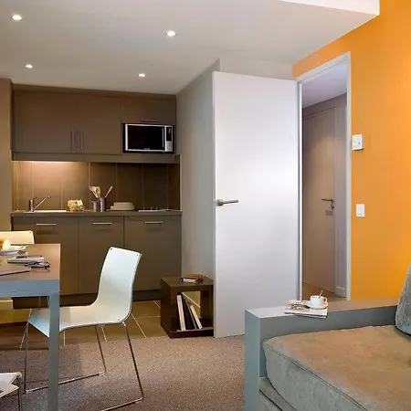 Adagio Vieux Port Apartahotel 4*