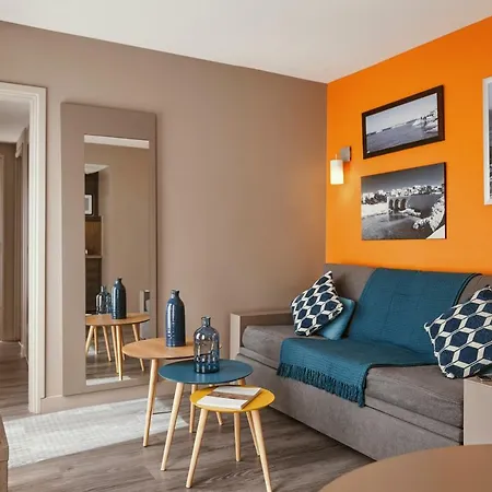 Apartahotel Adagio Vieux Port 4*